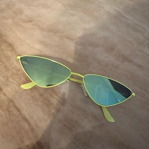 Stylish Green Cat-Eye Sunglasses